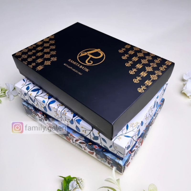 

Custome Box Pakaian premium