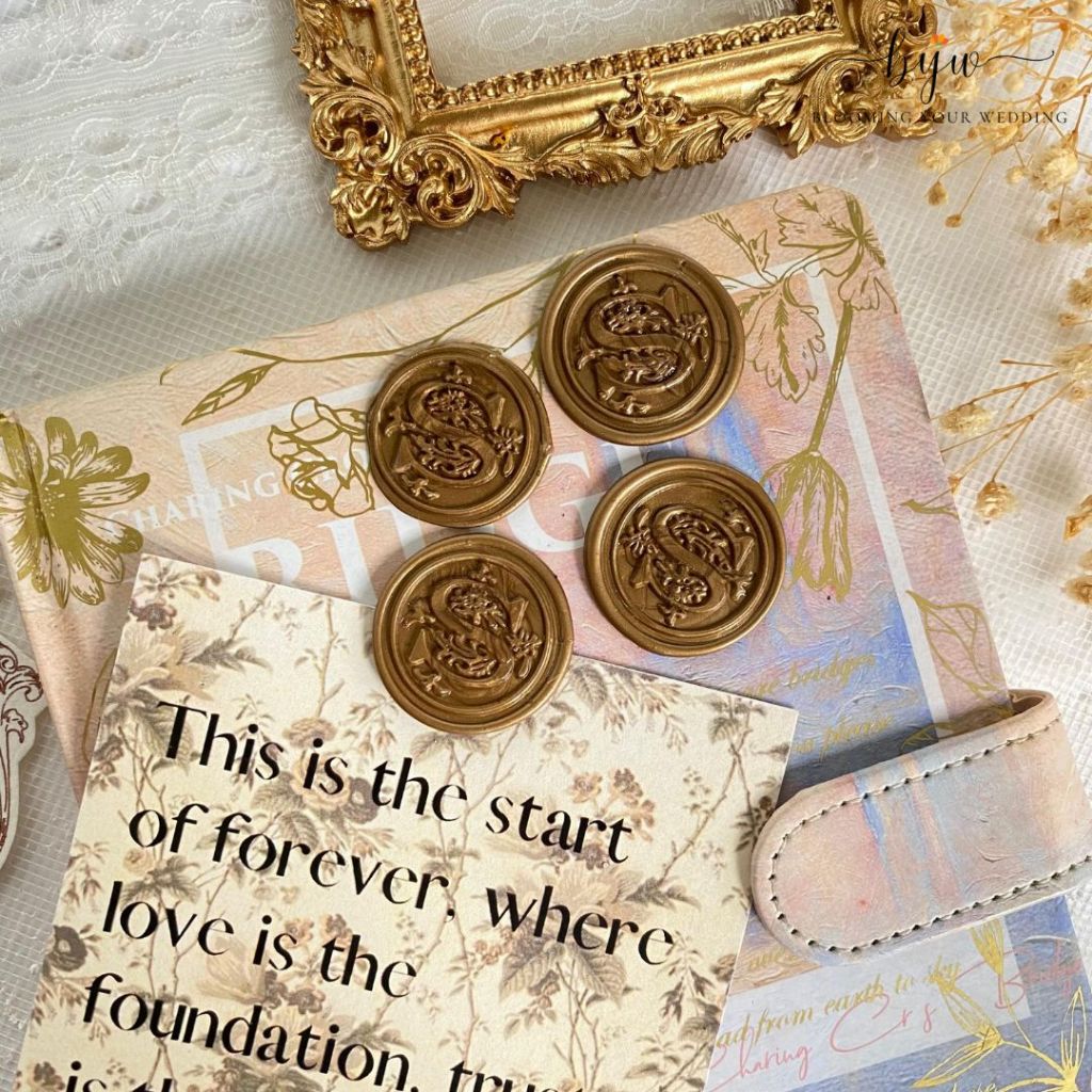 

Huruf S - Wax Huruf Alphabet A-Z Tersedia READY STOCK Custom Wax Stamp Inisial Huruf Tanpa Min.Order Warna Vintage Estetik