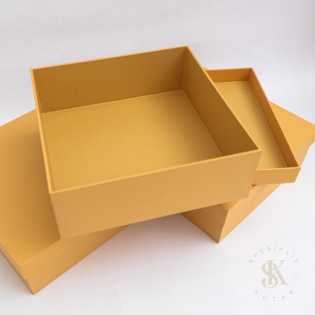 

SURABAYA. Gift Box / Box Hampers / Kotak Kado . HARDBOX 19 19 6(KS)