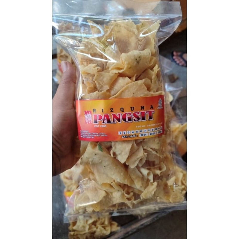 

pangsit/gurih/renyah/cocok untuk teman ngeteh