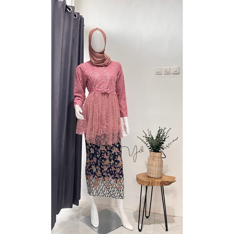 CALISTA KEBAYA SET ROK PLISKET FREE OBI DAN MASKER