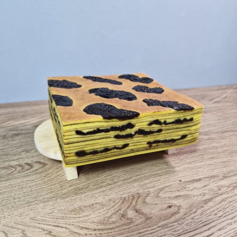 

LAPIS LEGIT PRUNES SUPER WISMAN A/D (atas dalam) ukuran 20x20cm