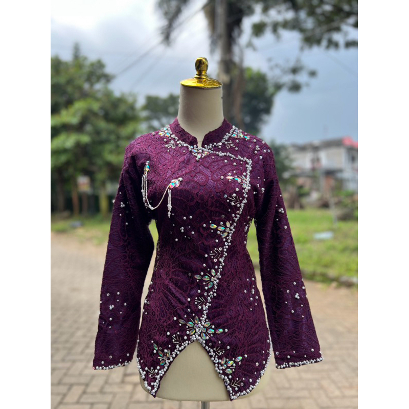 KEBAYA JANGGAN BURGUNDI,KEBAYA JANGGAN,KEBAYA JAWA,KEBAYA HIJAB,KEBAYA MUSLIM,KEBAYA WISUDA