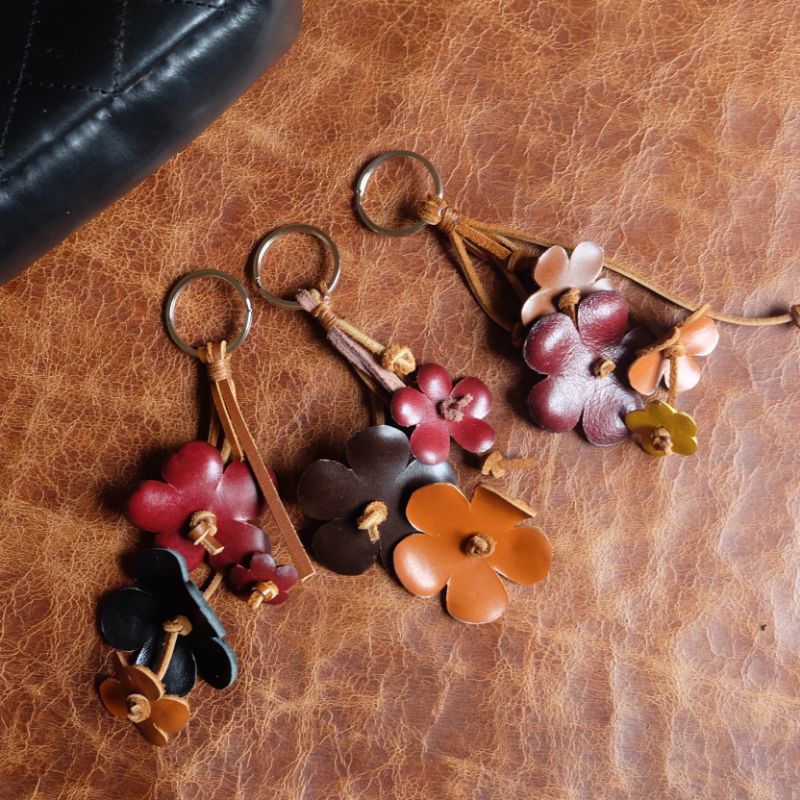 Bag Charm Bunga Kulit Asli