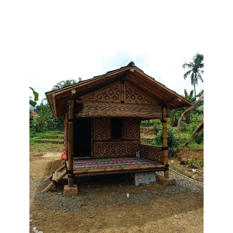 Rumah bambu ukuran 6x3m atap genteng metal pasir minimalis