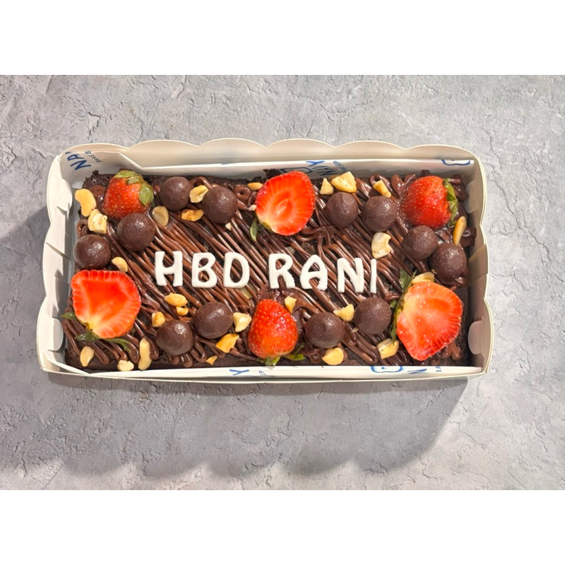 

Brownies with topping half size (20x10cm) FREE tulisan diatas brownies (maksimal 23 huruf)