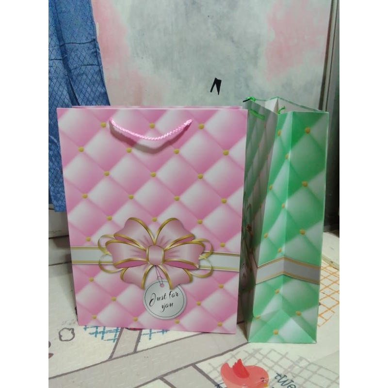 

(1 PCS) PAPER BAG MOTIF (30X40X12CM)