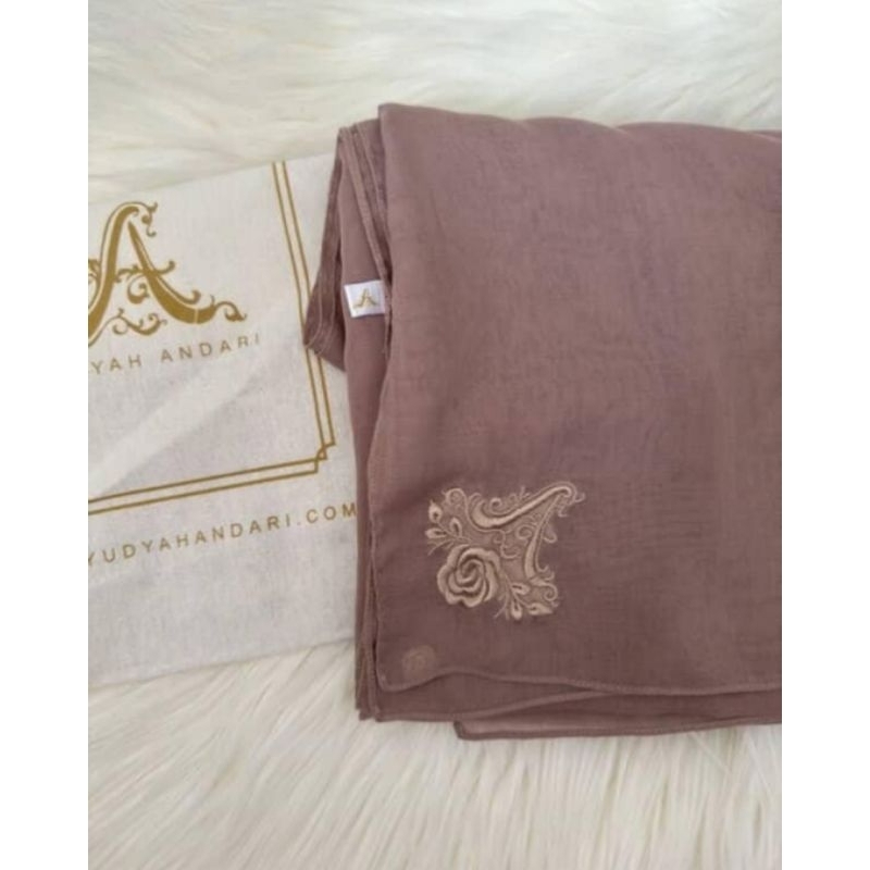 Ayu Dyah Andari Plain Scarf