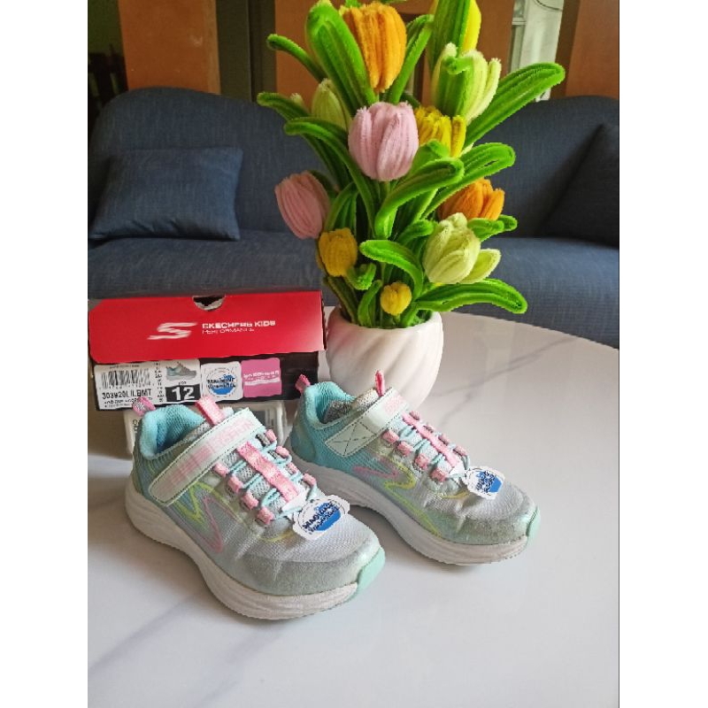 Preloved Sepatu Skechers Cewek