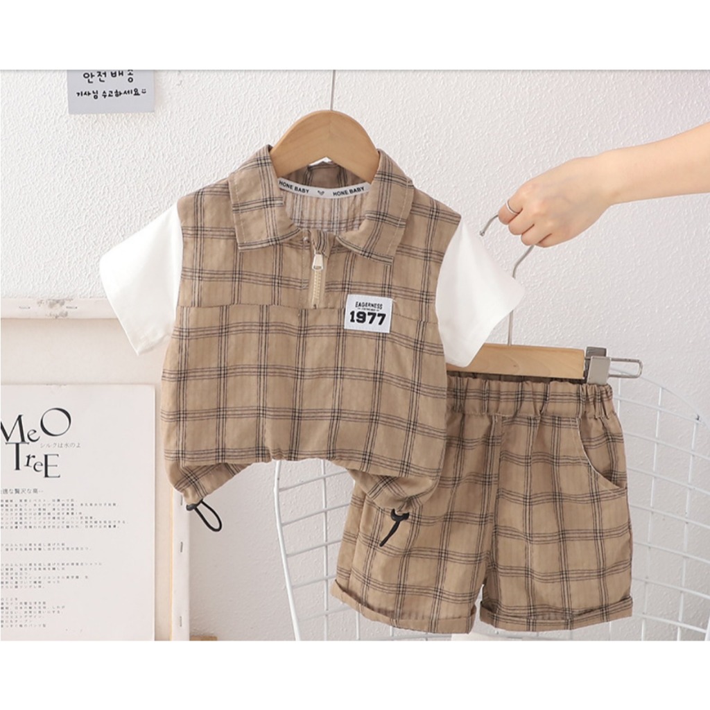 Setelan baju anak laki laki kotak-kotak dan celana pendek bahan kotak-kotak