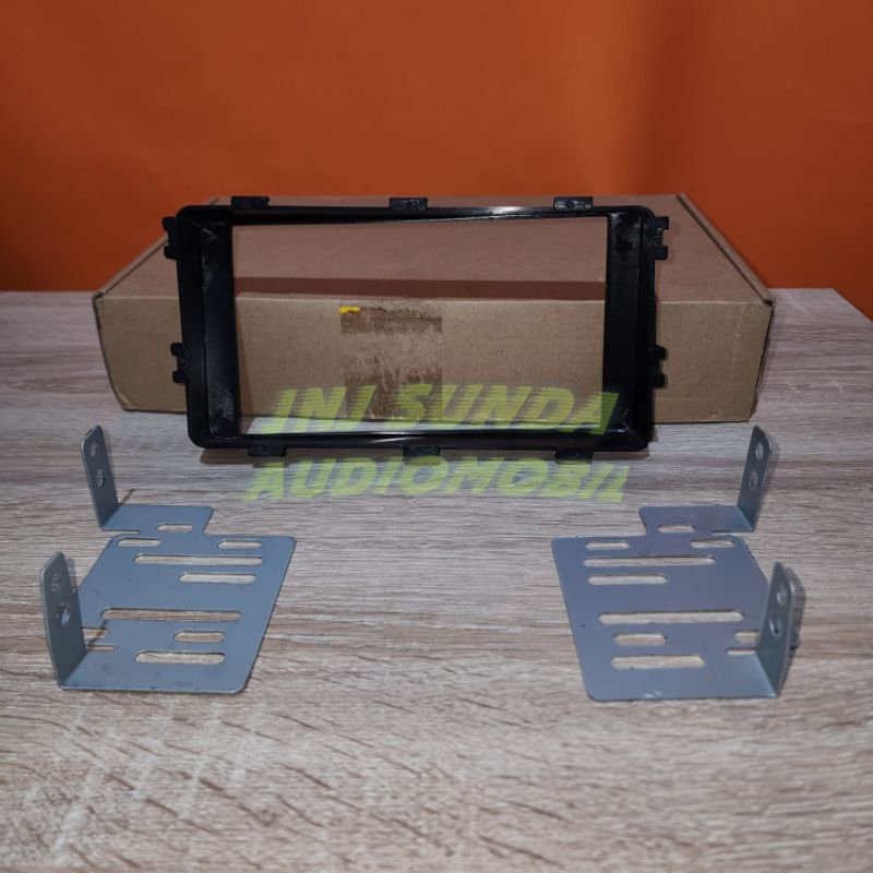 Frame head unit android 7 inch mobil mitsubishi xpander