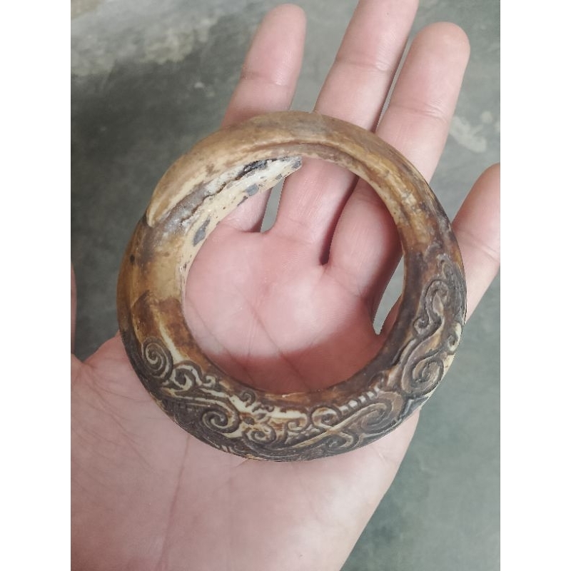 taring melingkar ukir