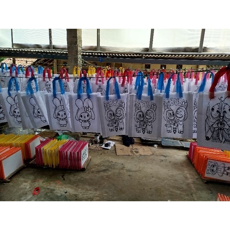 

Tas lukis Mewarnai Goodie Bag Warna Putih uk 30*40*8 Isi 40