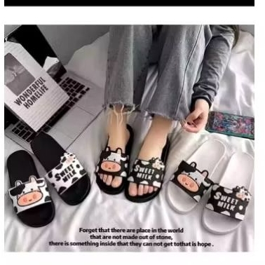 SANDAL KARET MOTIF SAPI