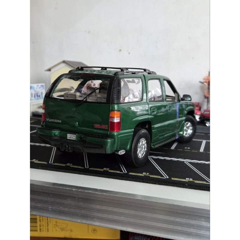 Diecast Welly GMC Yukon Denali skala 1:18