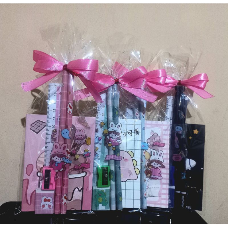 

MINI HAMPERS ALAT TULIS HAMPERS ULANGTAHUN ANAK