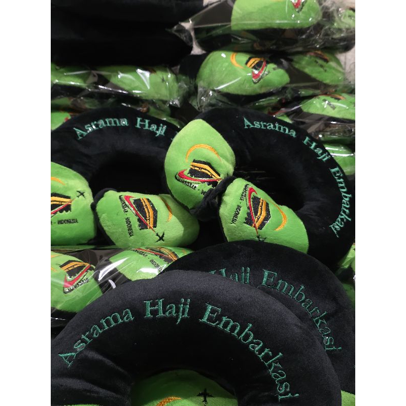 Bantal Leher Travel Asrama Haji Embarkasih Makassar-Indonesia Oleh Oleh Haji & Umroh Bahan Pelboa+Ka