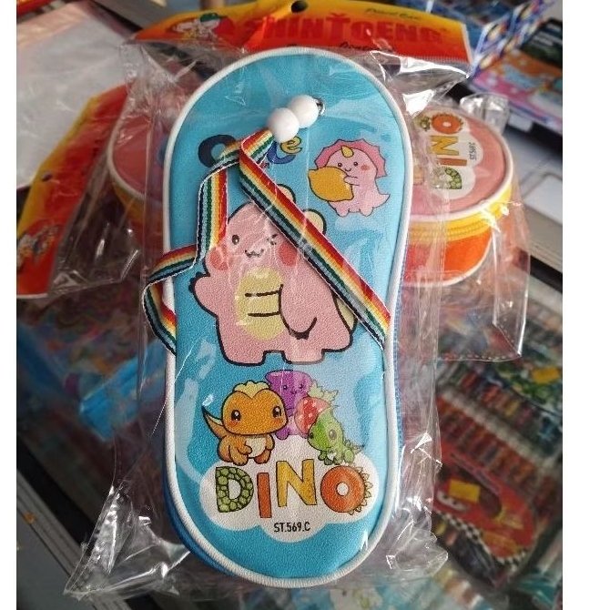 

Kotak Pensil Resleting Sandal Jepit Shin Toeng ST 569C Motif Dino ( 1 pcs )