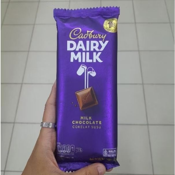 

Cadbury Dairy Milk CHOCOLATE coklat susu 135gr