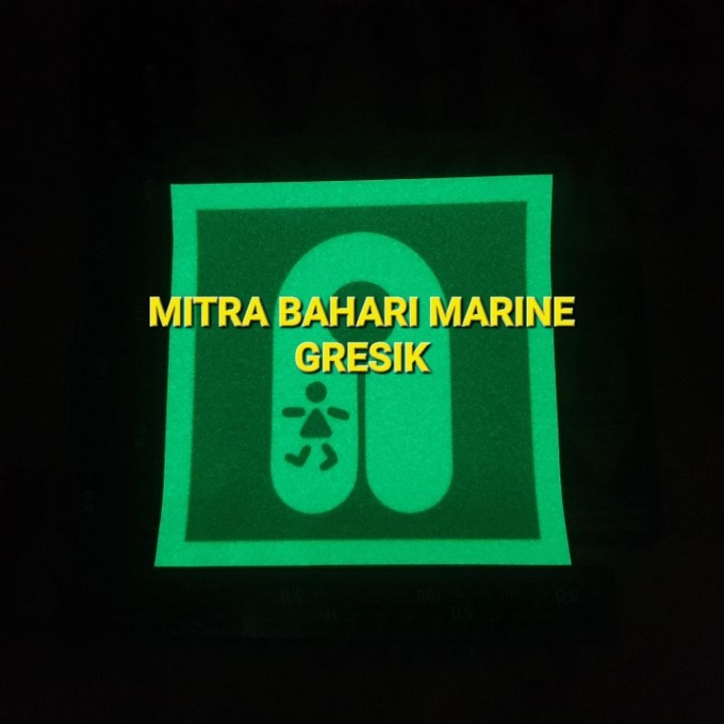 

Stiker IMO Symbol IMPA 334061 Childs Lifejacket Ukuran 15x15cm Glow In The Dark
