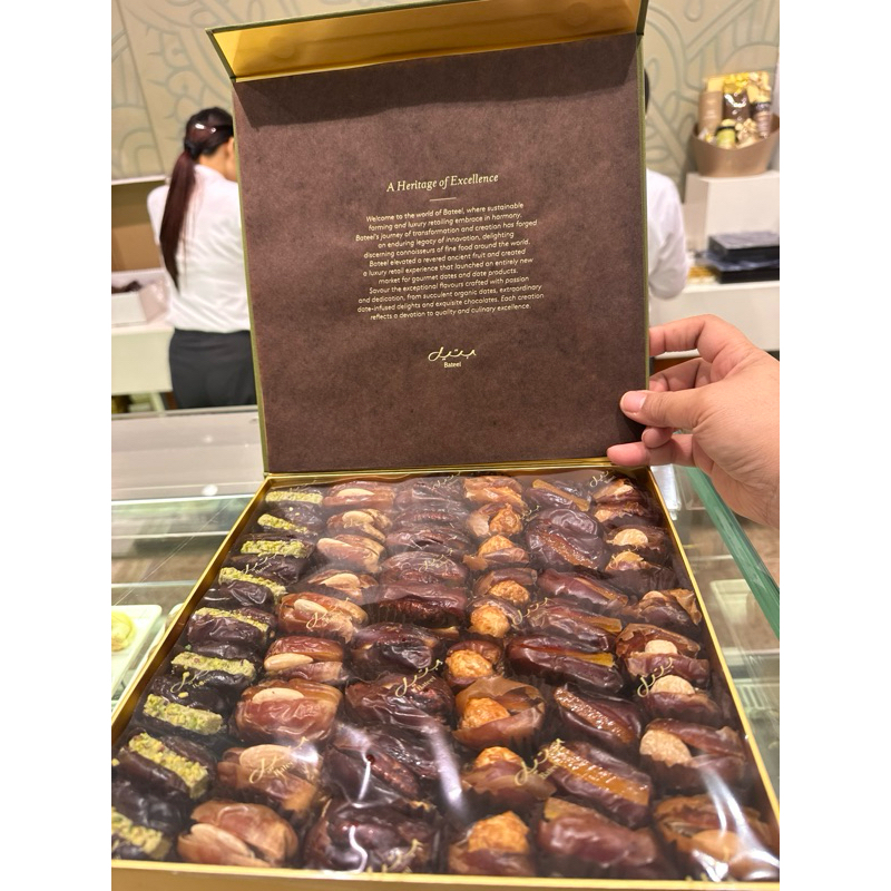 

BATEEL KURMA FILLED (ISI Bervariasi) 1KG