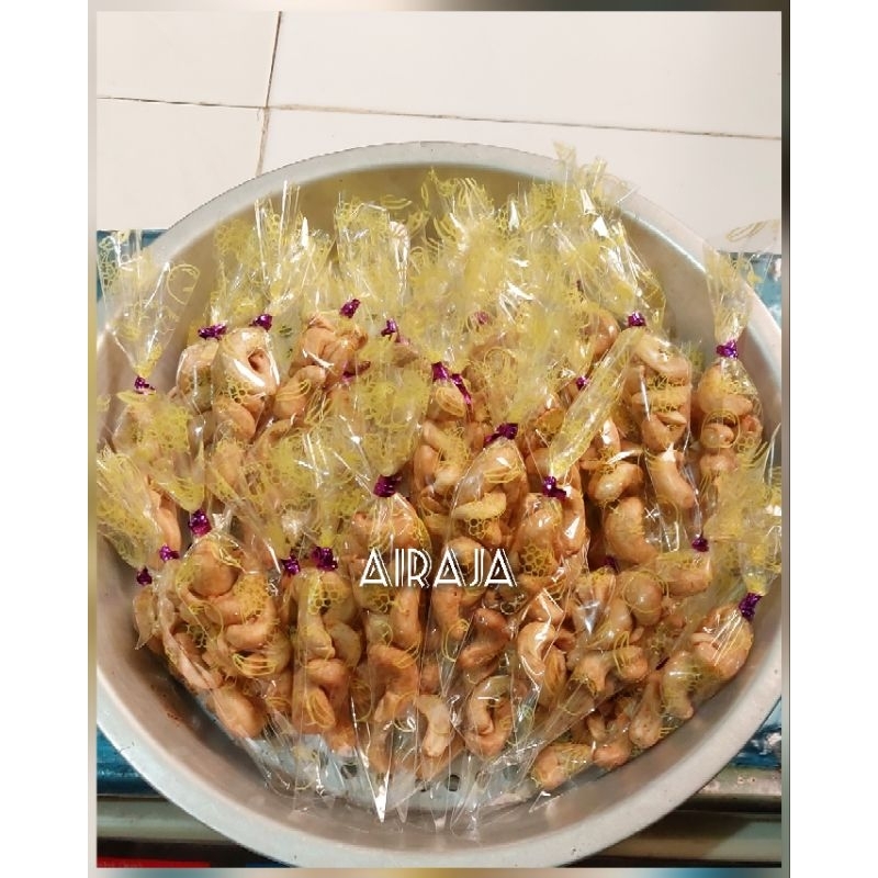 

Kacang Mete Goreng (kemasan acara 5 biji per bungkus)