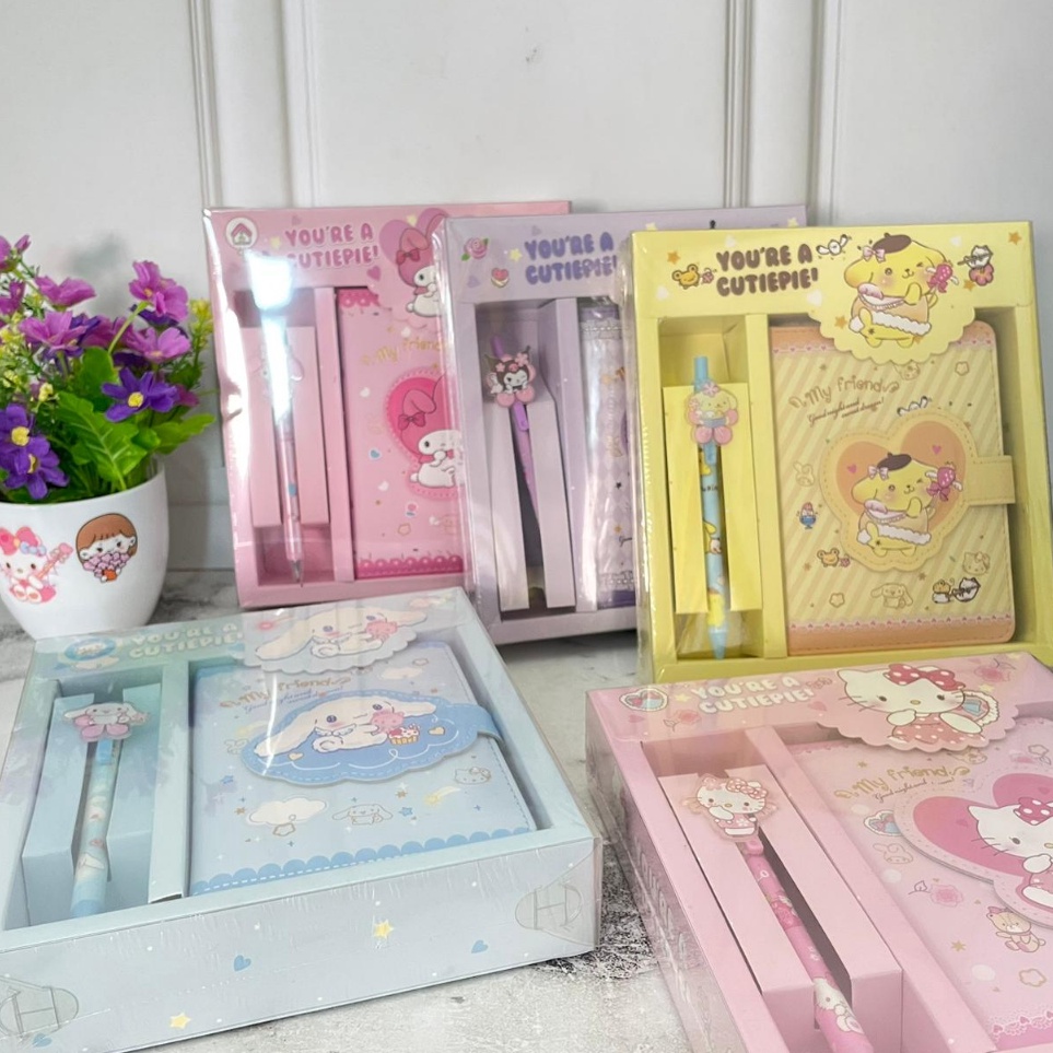 

KODE H35H Paket 2 in 1 Box Sanrio Gift Set KUROMI Buku Tulis Pulpen Lucu CUTE Paket Box 2in1 SANRIO Imut Unik ready lengkap Karakter Best Quality bisa grosir dan COD