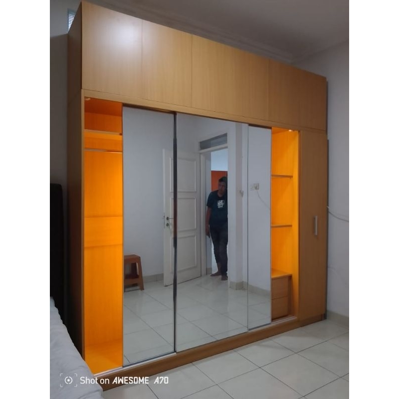 lemari pakaian pintu sliding / lemari pakaian minimalis sliding  pintu cermin