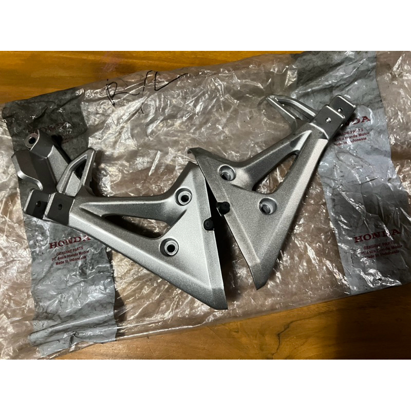 DUDUKAN FOOTSTEP FOTSTEP POSTEP STEP BELAKANG BLADE NEW ORIGINAL AHM PIJAKAN KAKI BELAKANG KANAN KIR