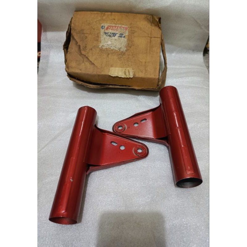 Kupingan Dudukan Lampu Depan Yamaha L2super l2 Super Merah Original Nos