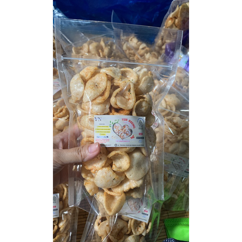 

Kerupuk Acan Pedas Asin Daun Jeruk