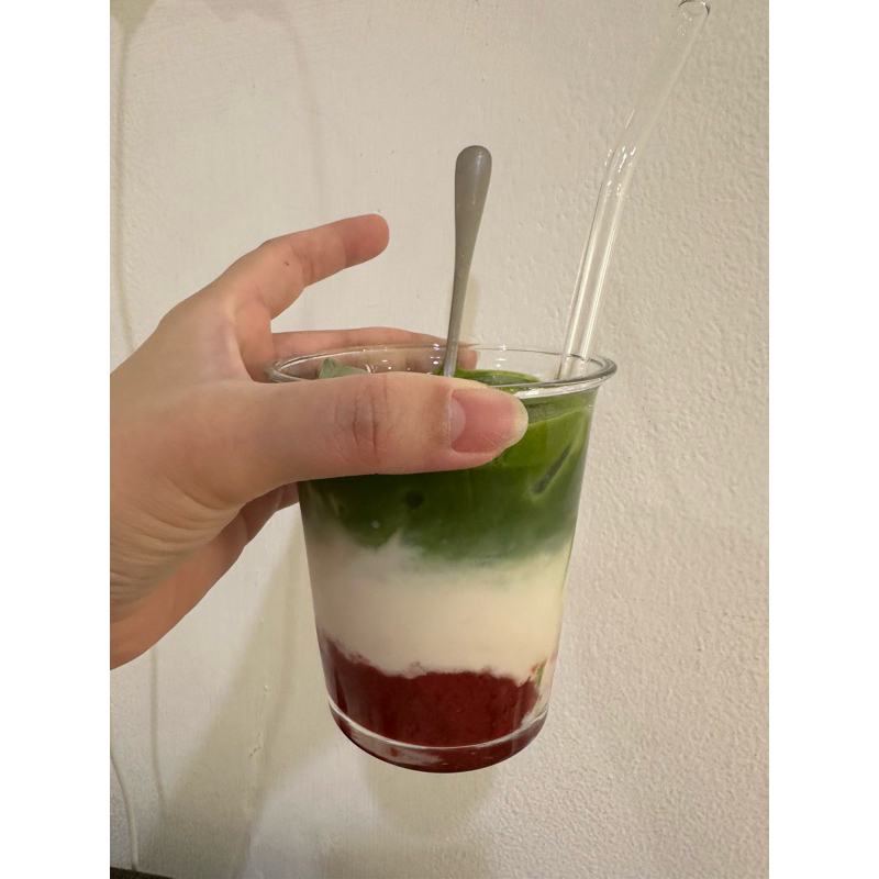 

Ice Strawberry matcha latte