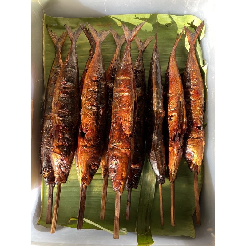 

1 EKOR BESAR IKAN PINDANG LAYANG ASAP HIGIENIS (حَلَالًا طَيِّبًا)