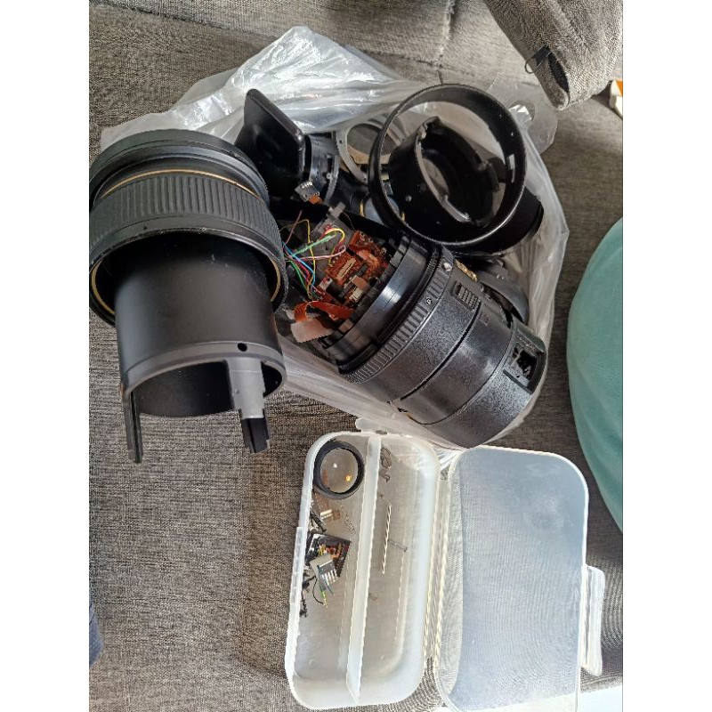 Bongkaran lensa NIKON 80-400mm