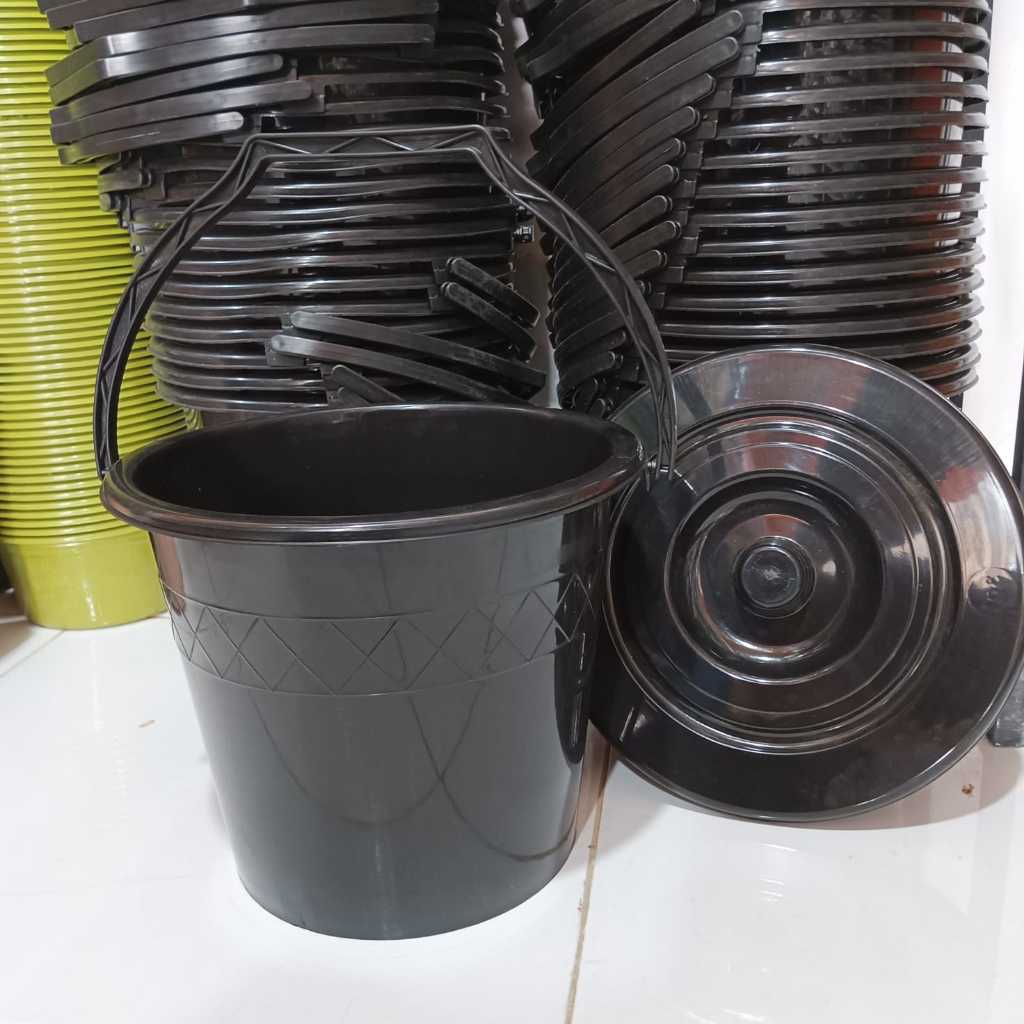 EMBER PLASTIK GAGANG HITAM 3 GL  + TUTUP / EMBER PLASTIK SERBAGUNA