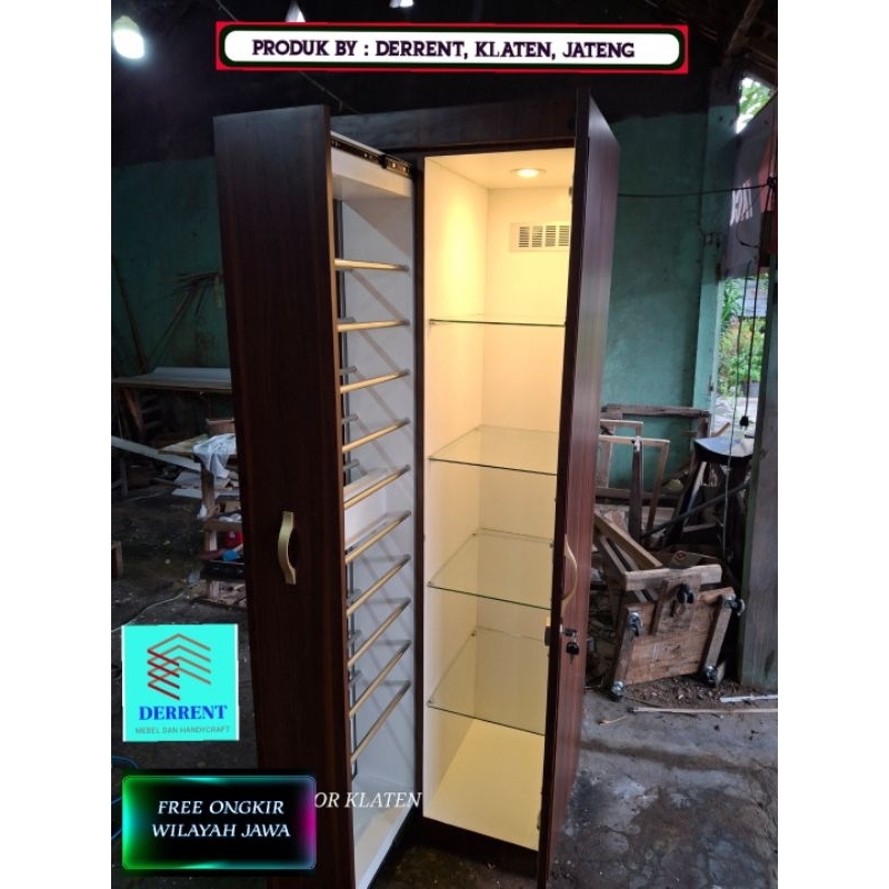 lemari tas dan jilbab