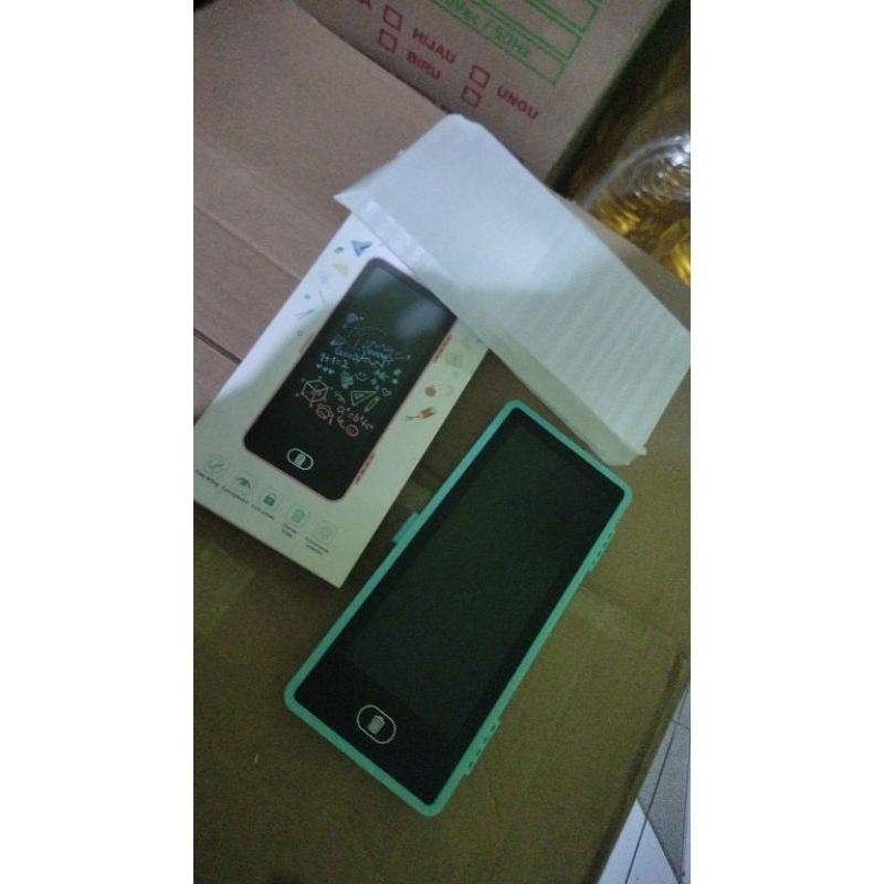 

lcd drawing bisa jadi tempat pensil