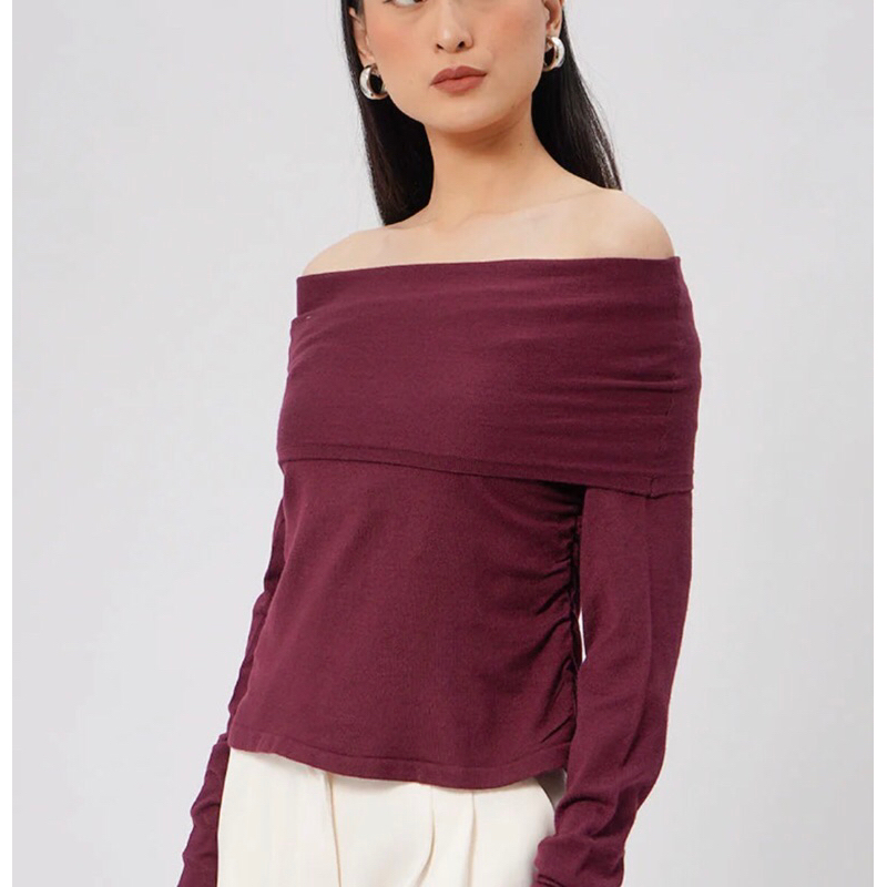 EXECUTIVE off shoulder long sleeve knit