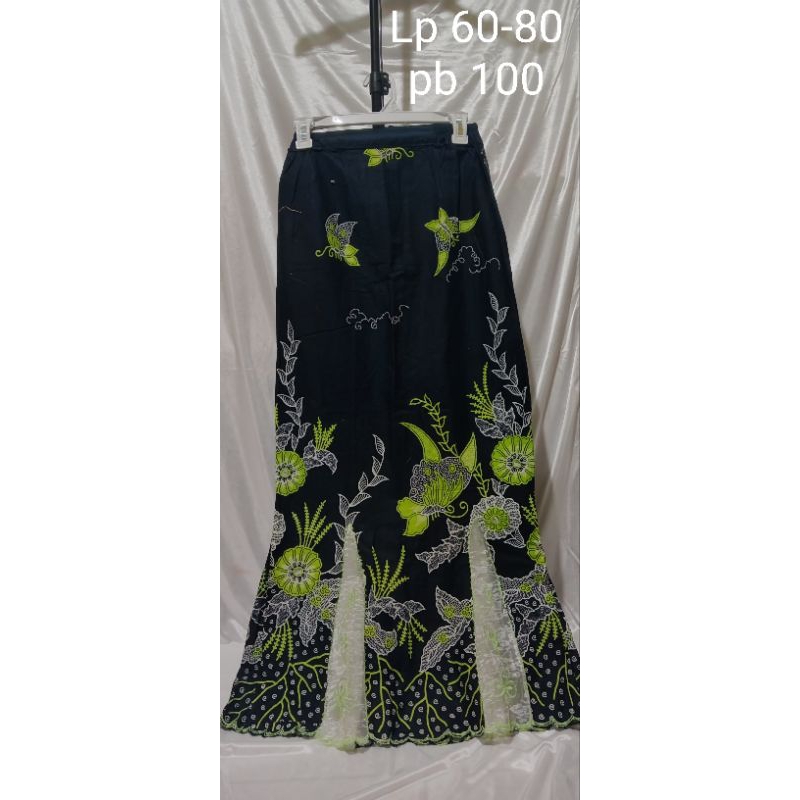 Perlove Bawahan Kebaya Hitam