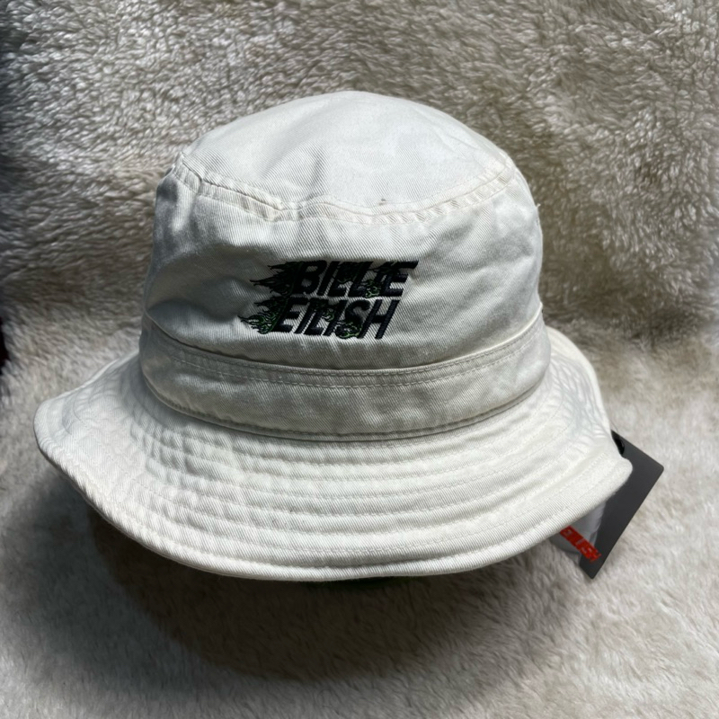 Bucket hat UNIQLO X BILLIE EILISH original size L warna putih