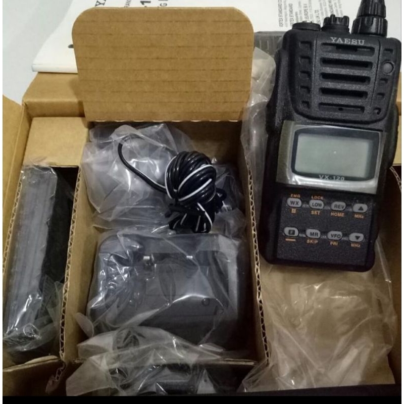 Yaesu VX-120 Radio