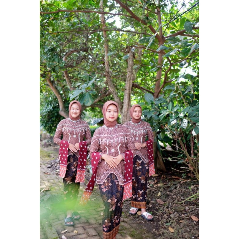 KEBAYA KINARA MAHOGANI, KEBAYA WISUDA, KEBAYA WISUDA MODERN, KEBAYA HIJAB, KEBAYA LAMARAN