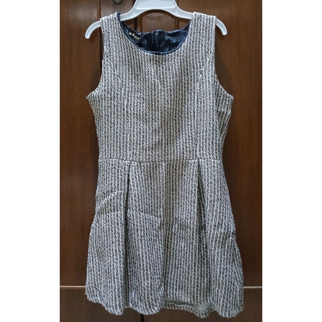 Gaun Kasual Remaja Dewasa – Dress Coklat Abu Muda Tekstur Rajut Tebal – Preloved