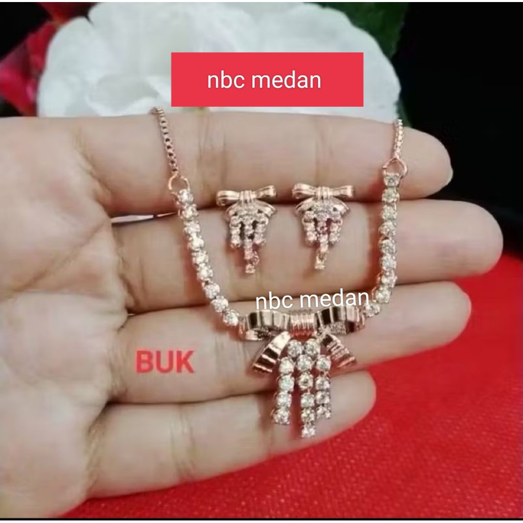 Kalung pita, anting pita replika berlian medan