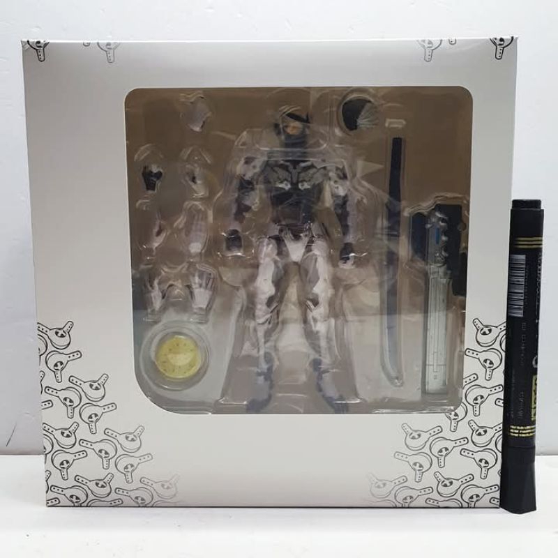 mainan action figureKaiyodo Revoltech Yamaguchi No. 140 Raiden action figure from the video game Met