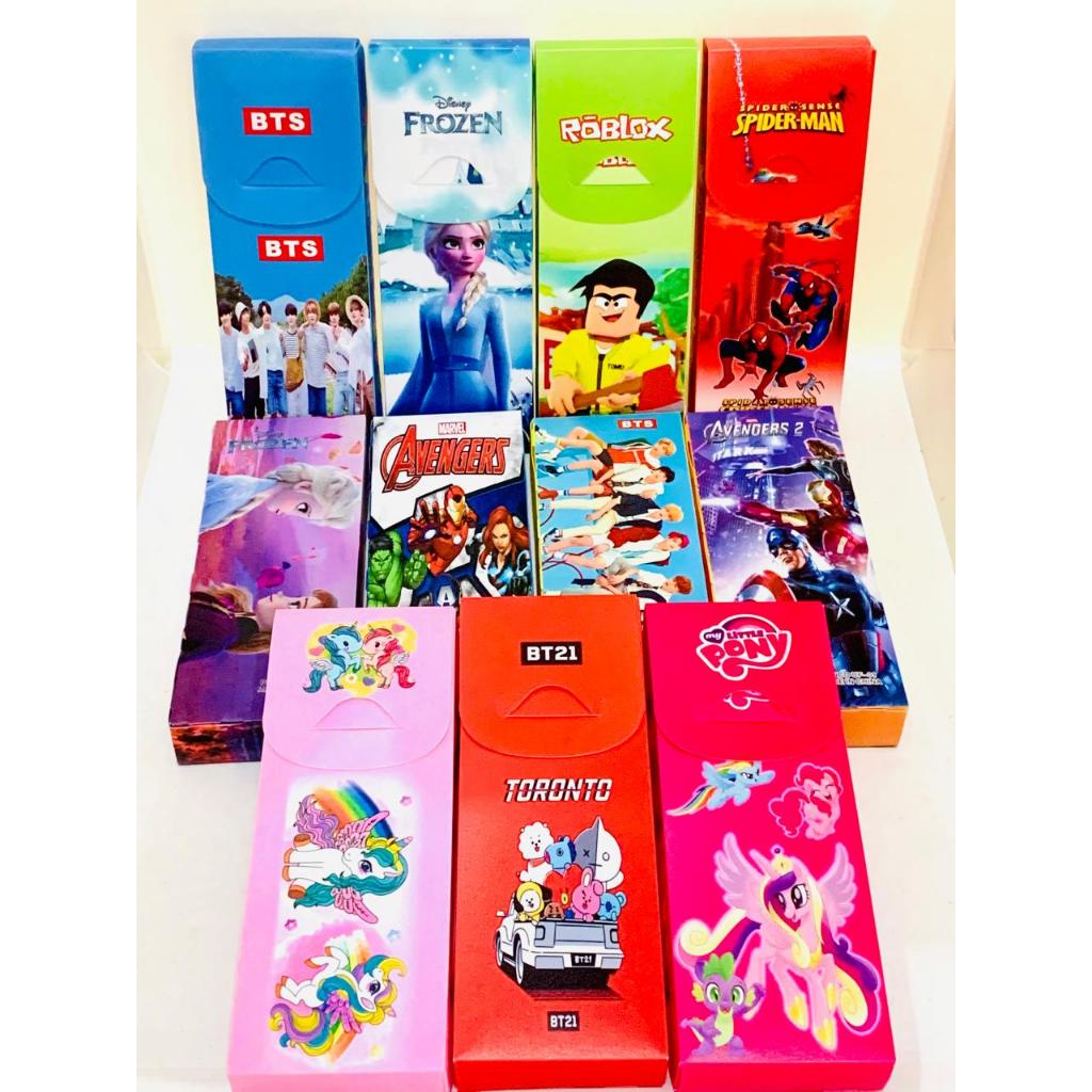 

( 1Packs /12pcs ) Kotak Pensil Mika Rakit 20 X 7.5 X 2.5cm karakter + Kantong plastik