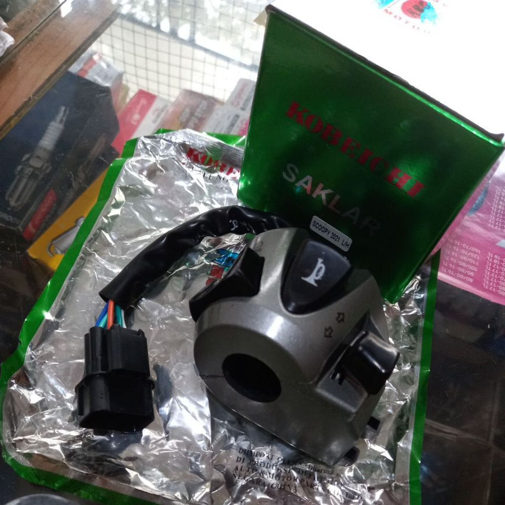 SAKLAR KIRI SCOOPY 2021