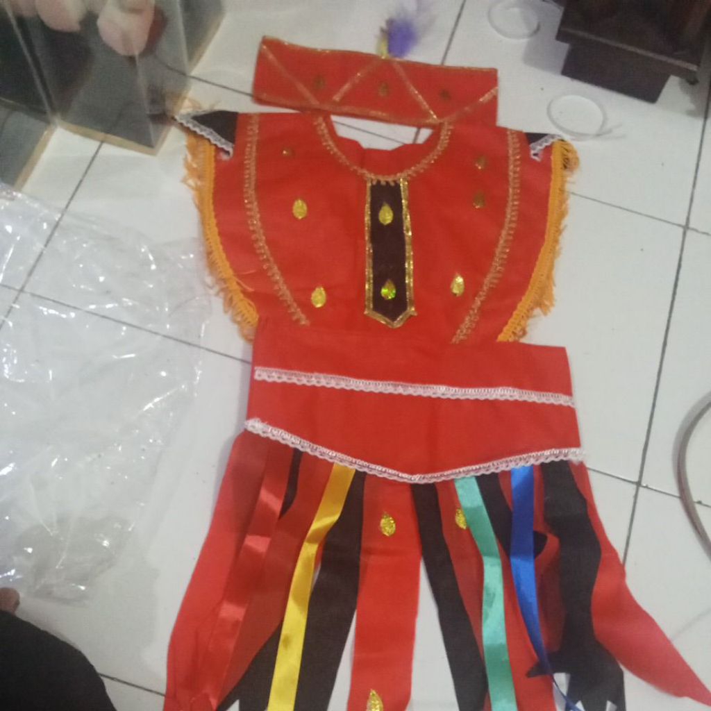 baju adat Kalimantan (Dayak)