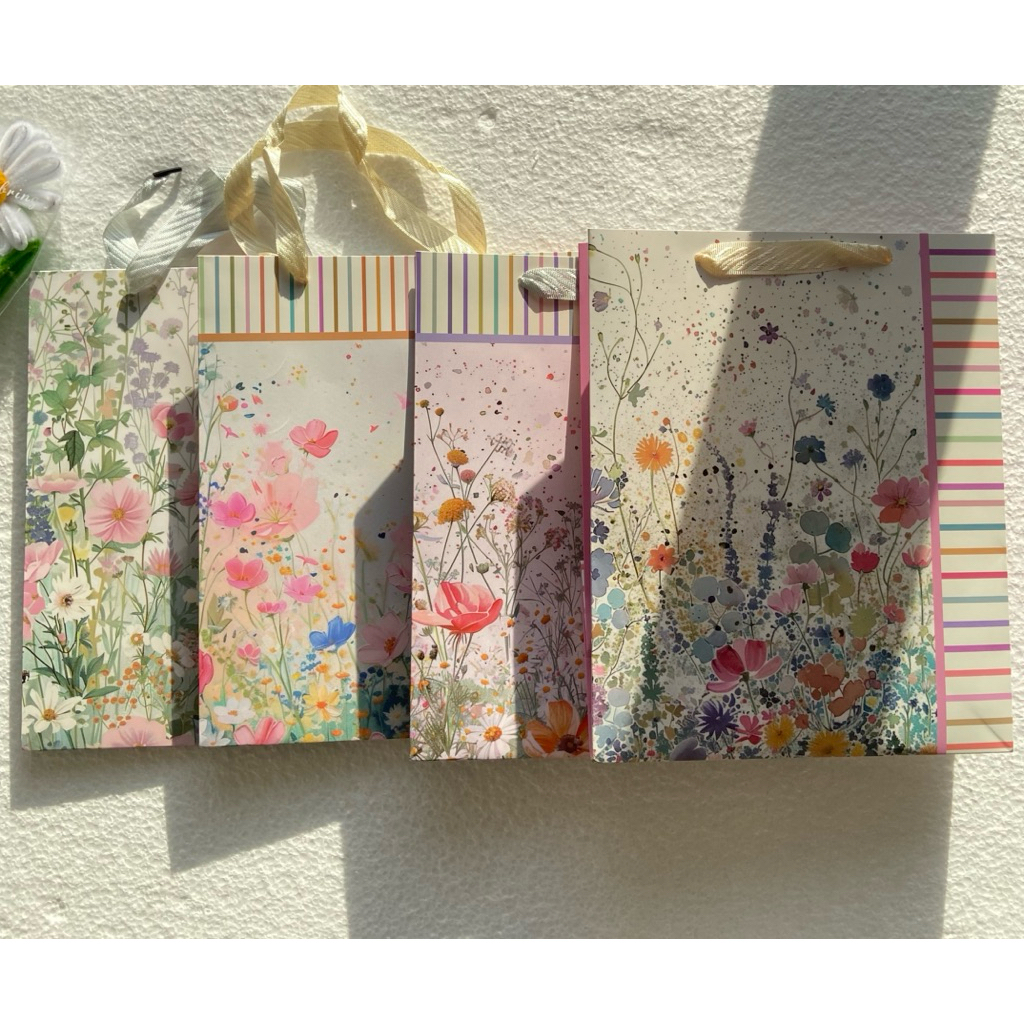 

Paper Bag Kado Aesthetic Goodie Gift Hadiah Wisuda Tas Bungkus Murah Grosir Hampers Souvenir Wedding