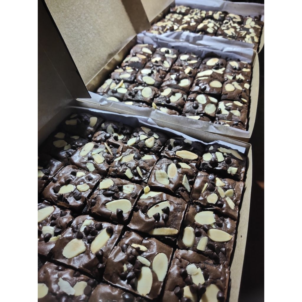 

Brownies Panggang Almond-chocochips 20x20